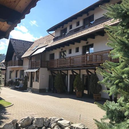 Pensiunea Haiduc Sacele Brasov Exteriör bild